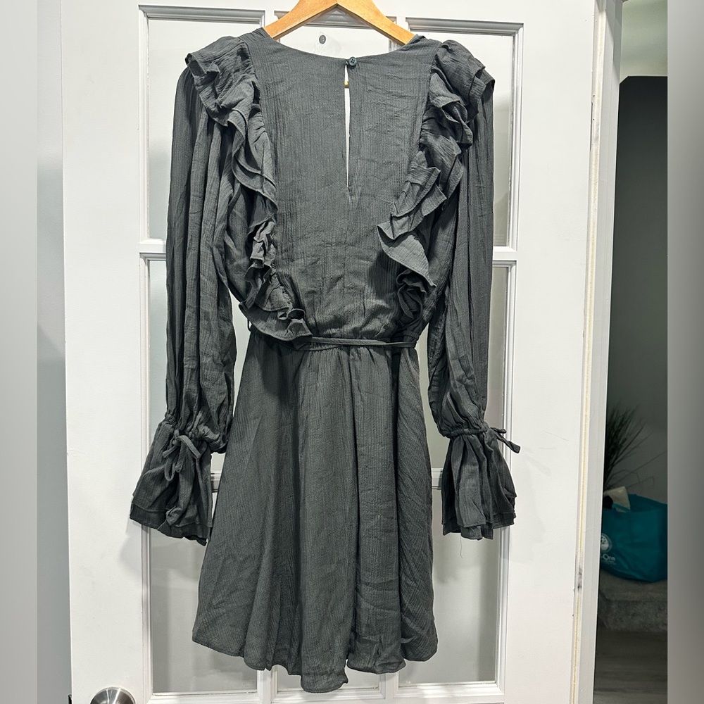 Elegant Tied Ruffled Mini Dress in Green - Size Small - Picture 2 of 13
